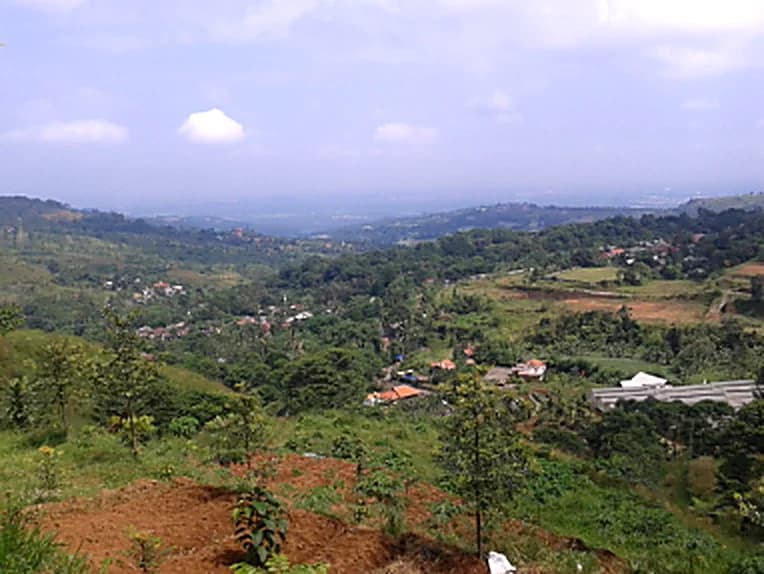 Pemandangan historis kawasan perbukitan dan lahan pertanian.